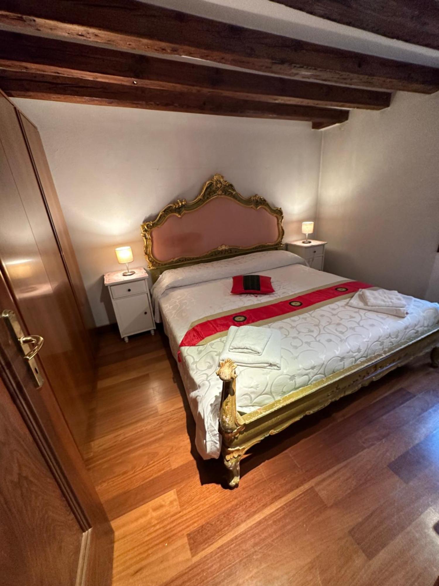 1 Ca'Del Traghetto Family Apartment Venedig Eksteriør billede