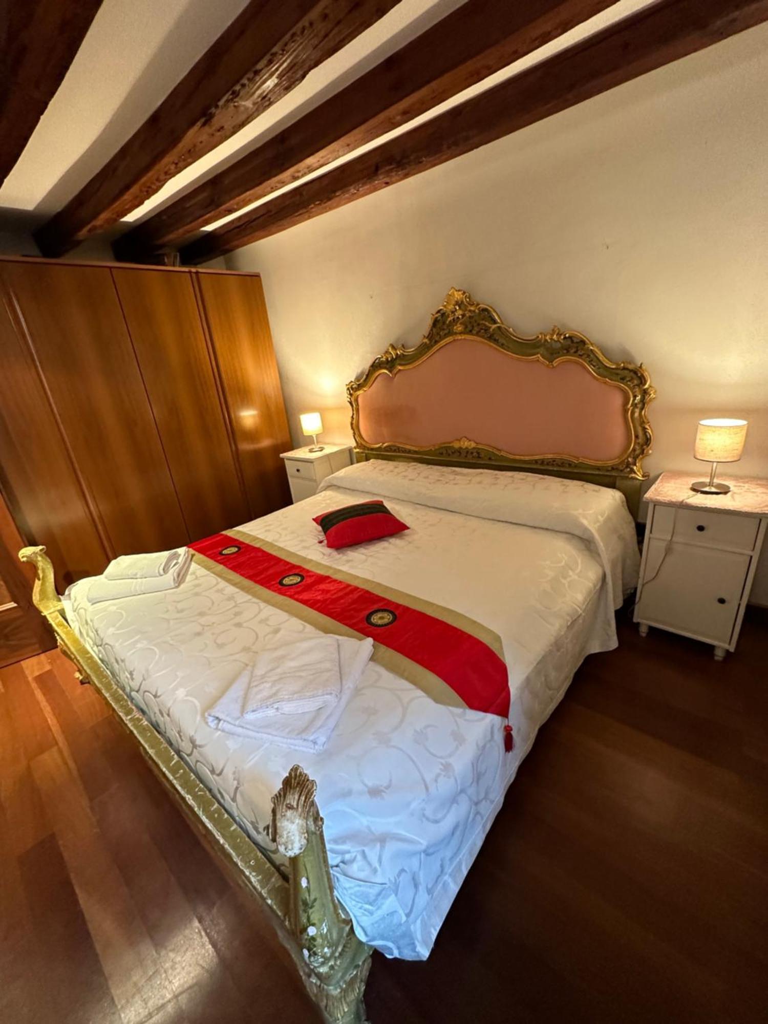 1 Ca'Del Traghetto Family Apartment Venedig Eksteriør billede